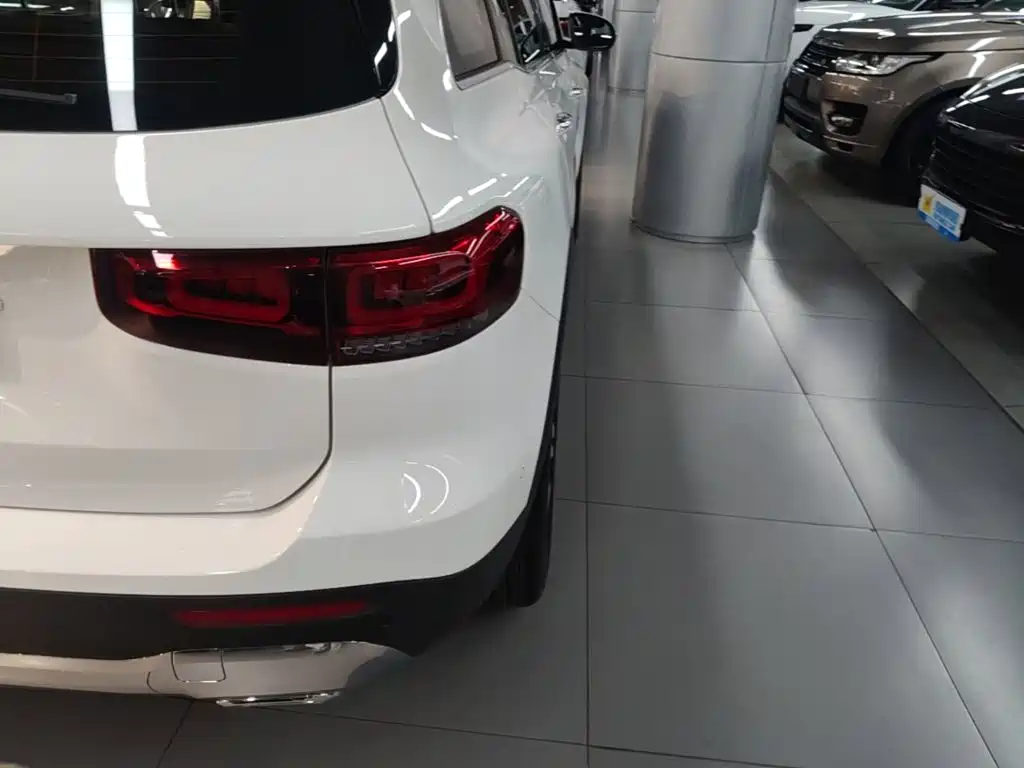 Mercedes-Benz GLB — миниатюра 8