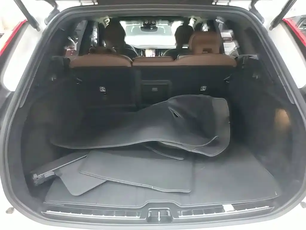 Volvo XC60 PHEV — миниатюра 19