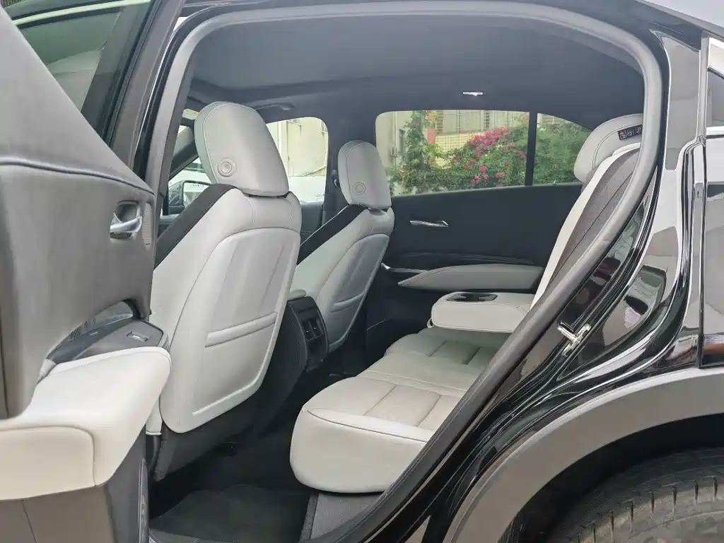 Cadillac XT4 — миниатюра 9