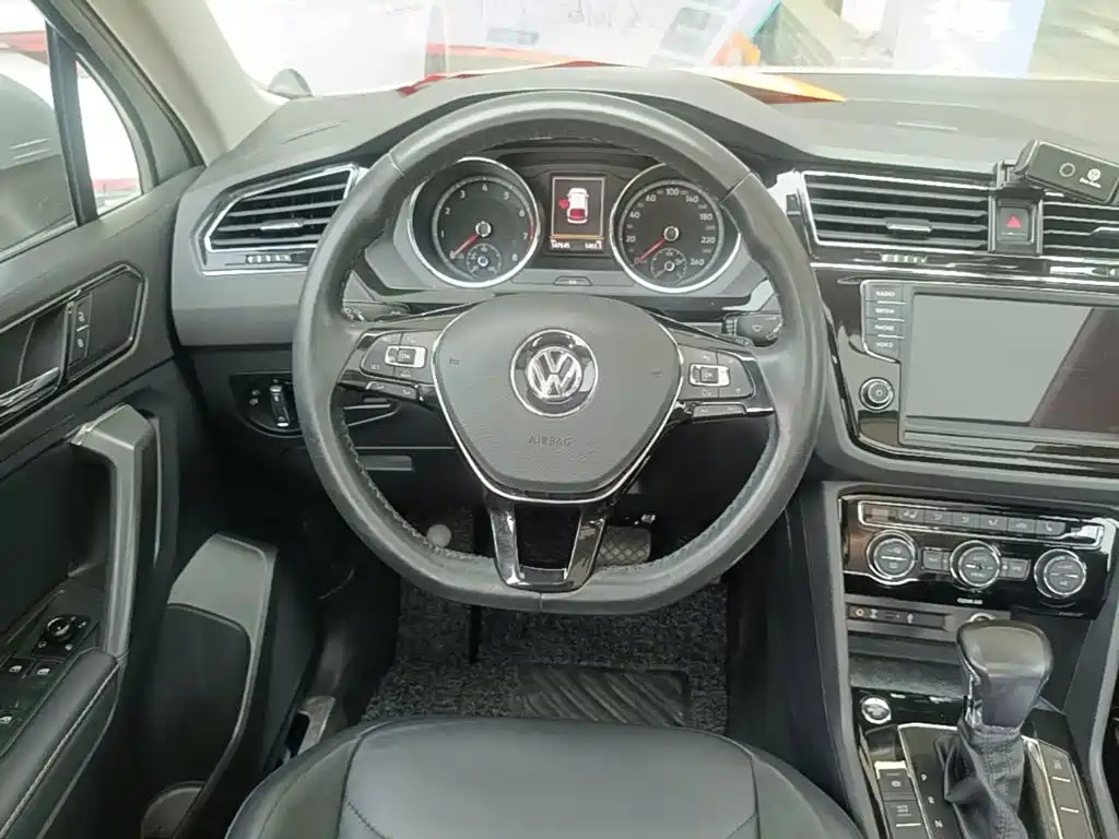Volkswagen Tiguan L — миниатюра 11