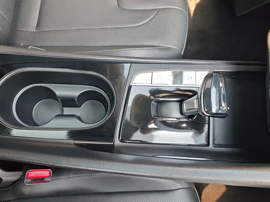 Hyundai Elantra — миниатюра 13