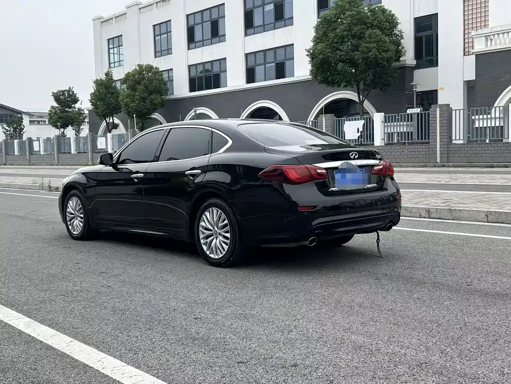 Infiniti Q70 — миниатюра 6