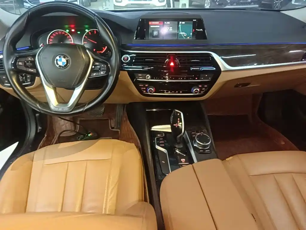 BMW 5 Series — миниатюра 10