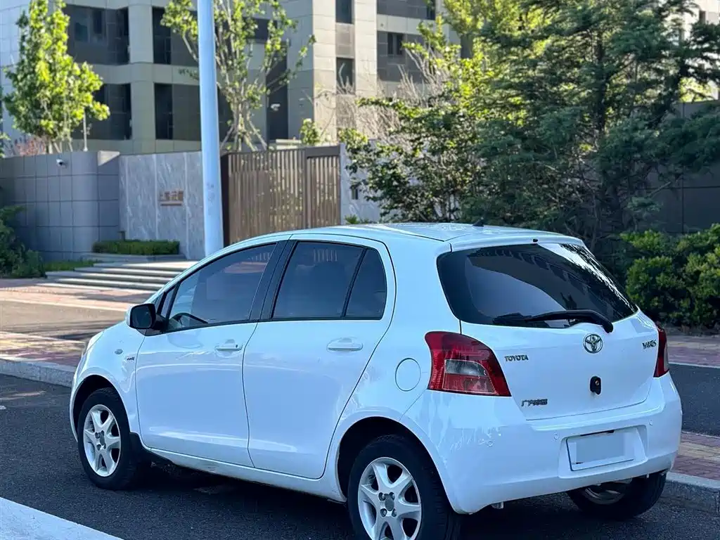 Toyota Yaris 2011 1.6E AT