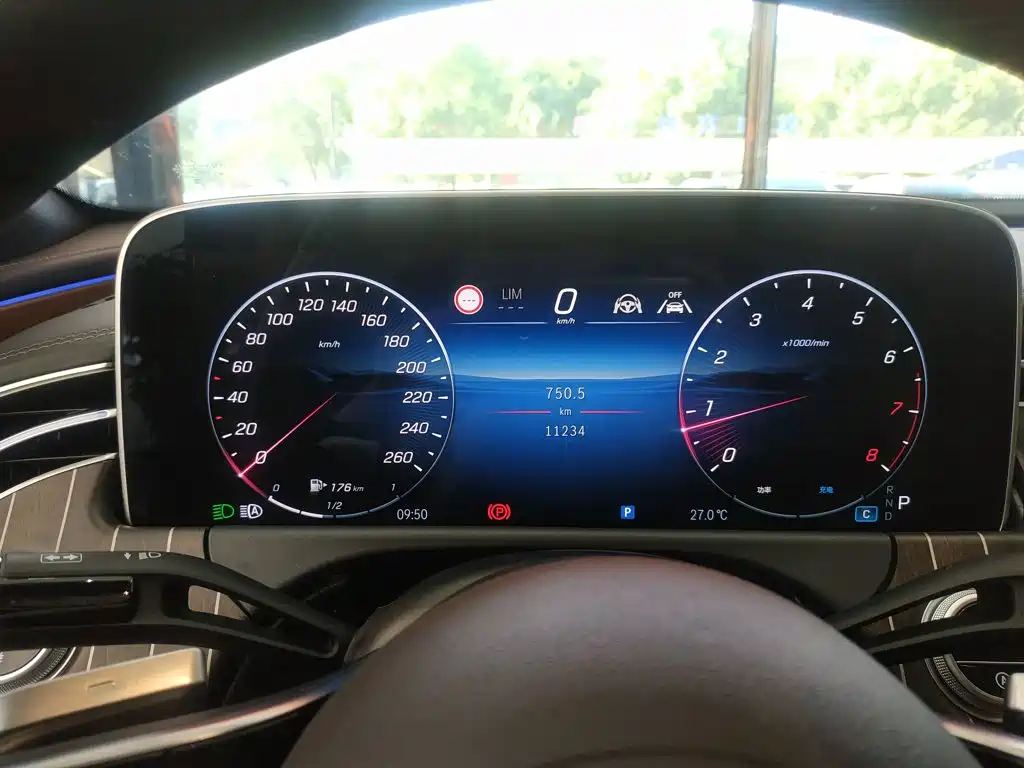 Mercedes-Benz E-Class — миниатюра 12