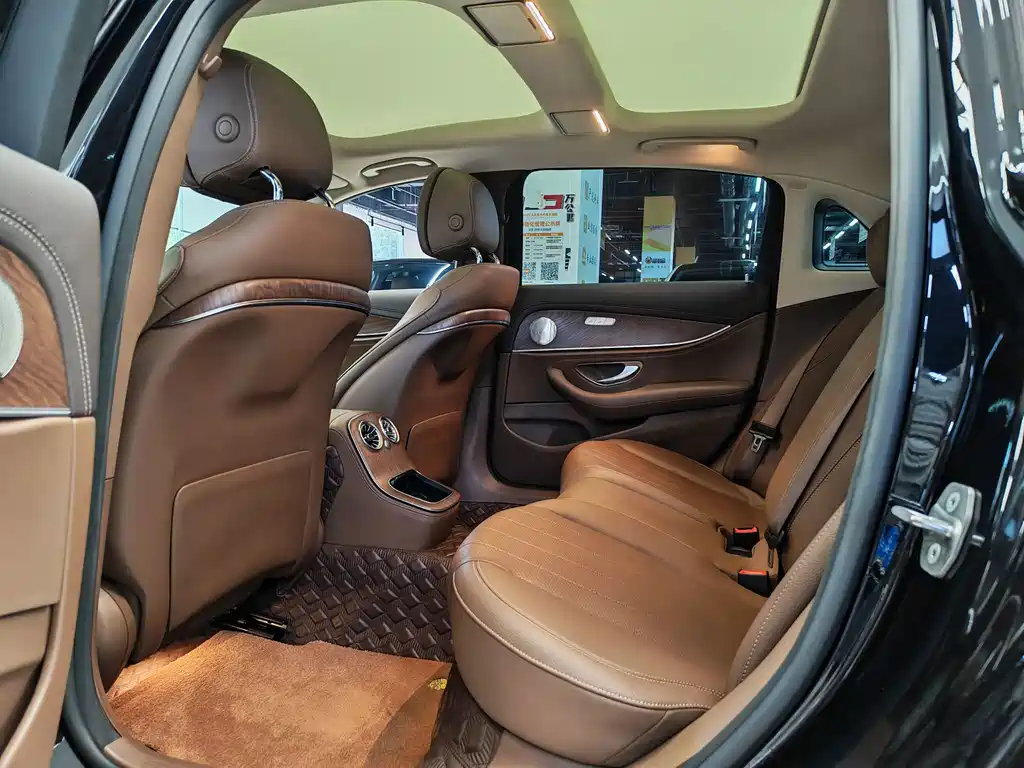 Mercedes-Benz E-Class — миниатюра 9