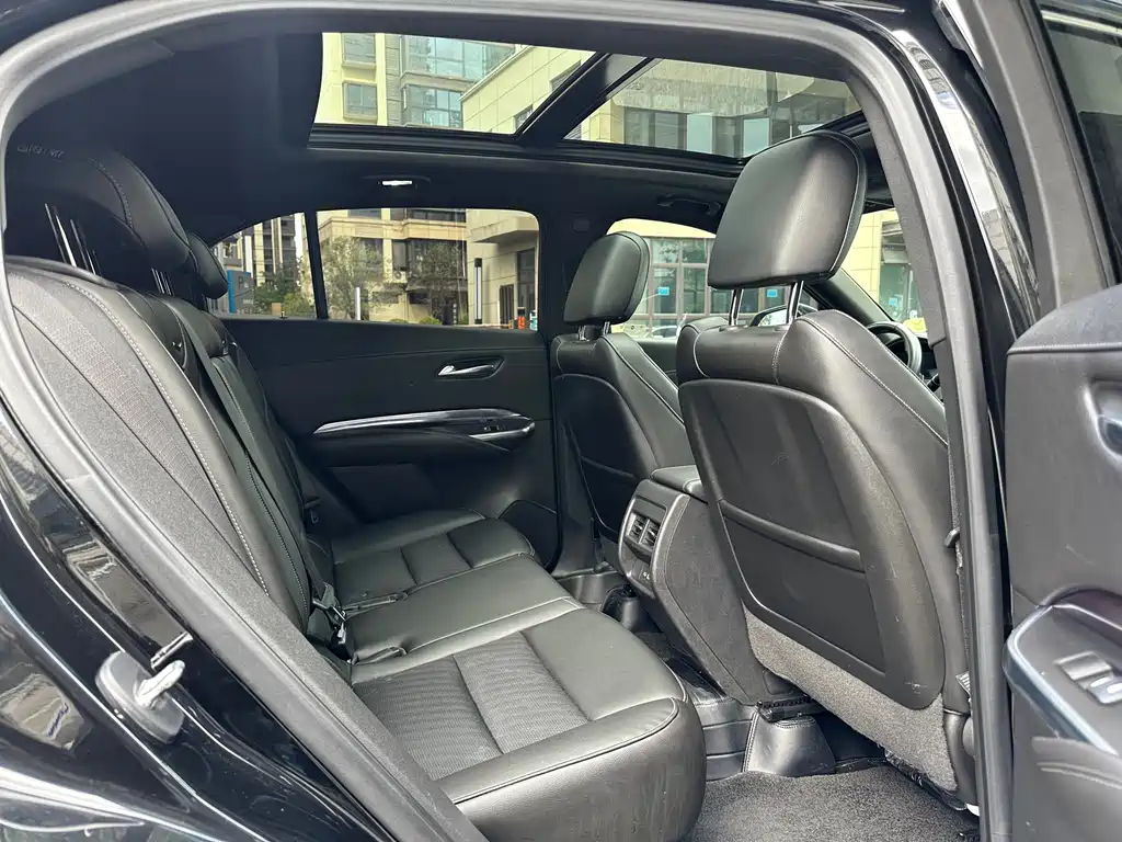 CADILLAC XT4