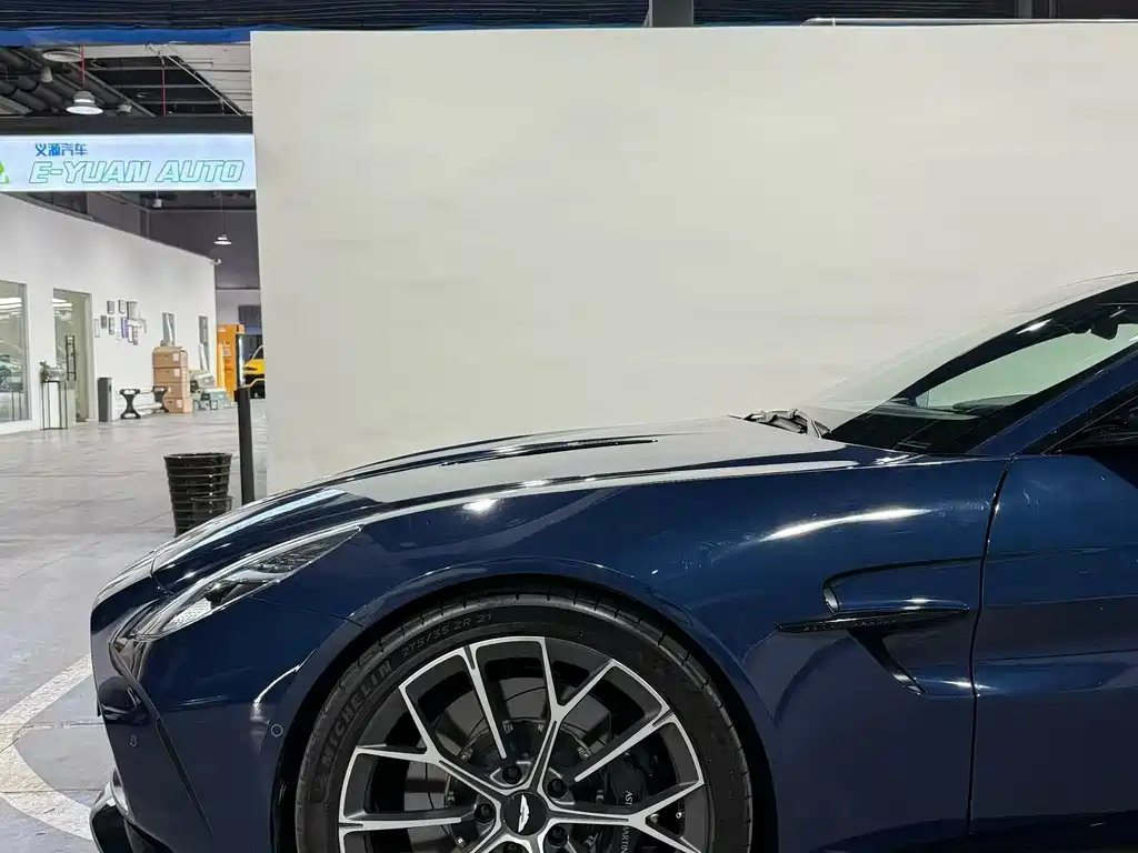 Aston Martin V8 Vantage 2024 4.0T V8 Coupe
