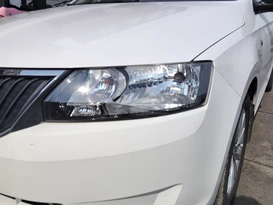Skoda Rapid — миниатюра 5