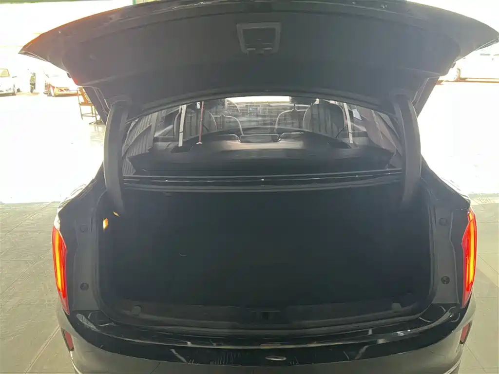 Hongqi Hongqi E-QM5 — миниатюра 8