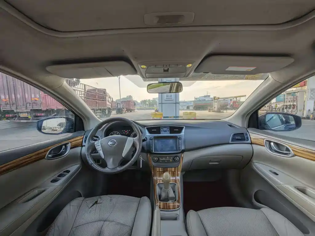 Nissan Sylphy 2012 1.6XL MT Luxury