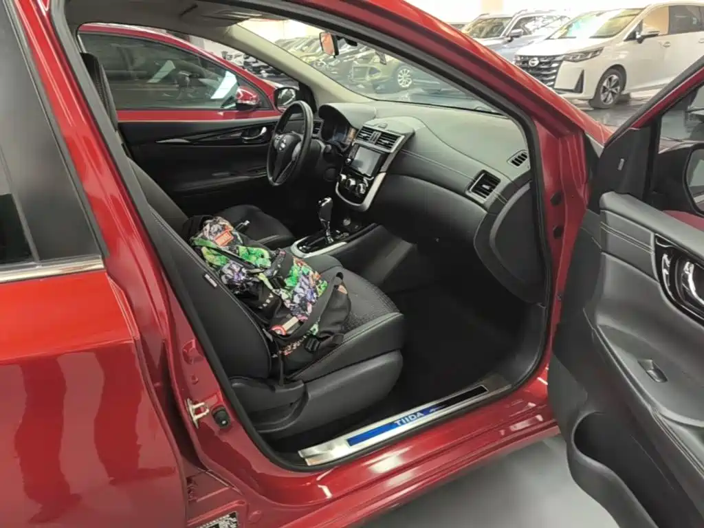 Nissan Tiida — миниатюра 9