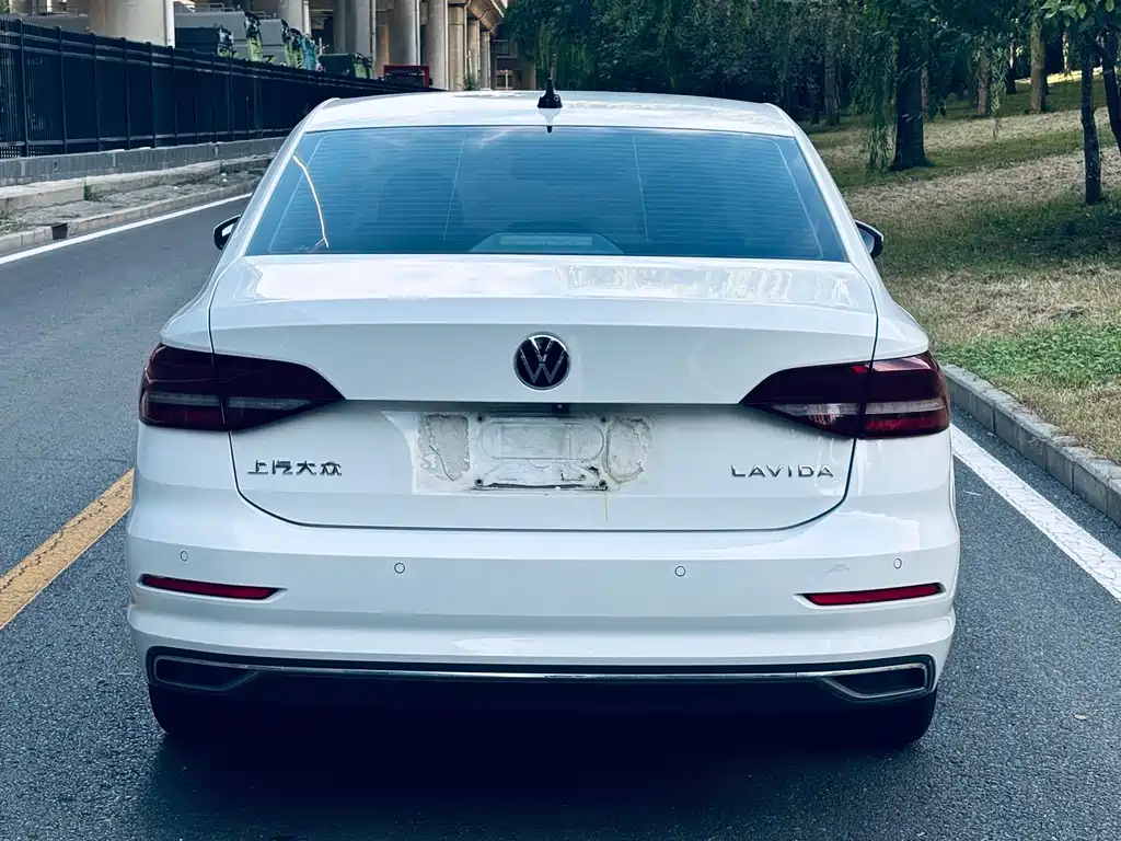 Volkswagen Lavida — миниатюра 4