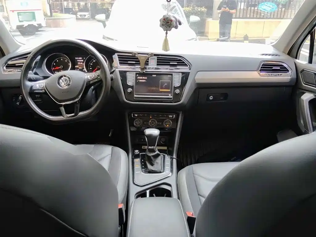Volkswagen Tiguan L L 2017 330TSI AT Luxury