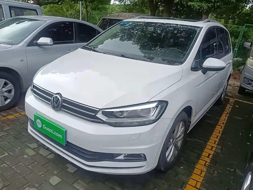 Volkswagen Touran — миниатюра 2