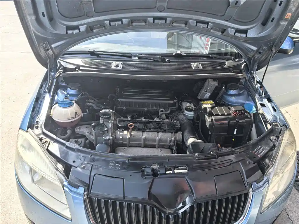 Skoda Fabia 1.4L Auto Crystal Supreme Edition, фото 17
