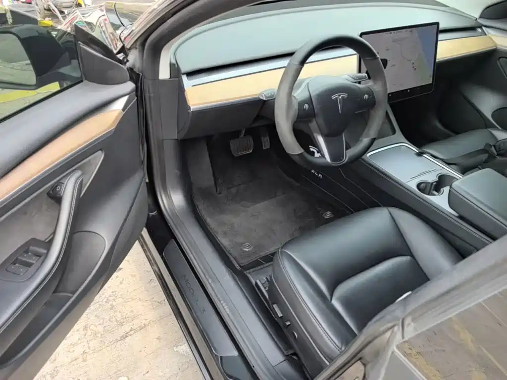 Tesla Model 3 — миниатюра 16