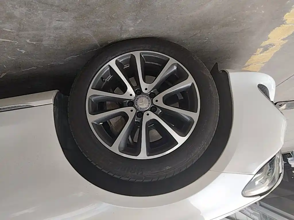 Mercedes-Benz E-Class — миниатюра 23