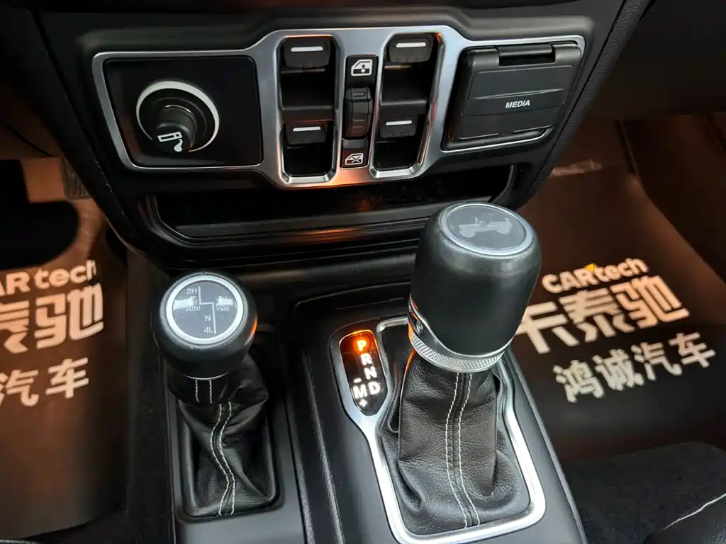 Jeep Wrangler PHEV — миниатюра 23