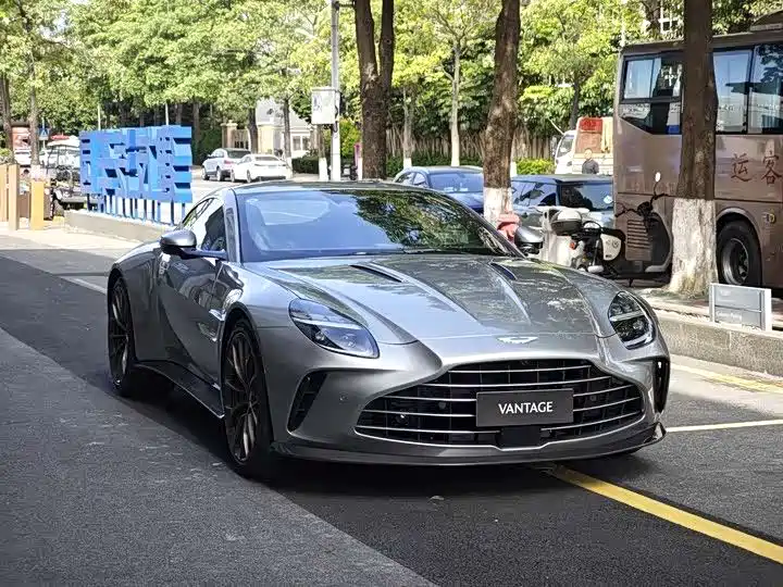 Aston Martin V8 Vantage — миниатюра 3