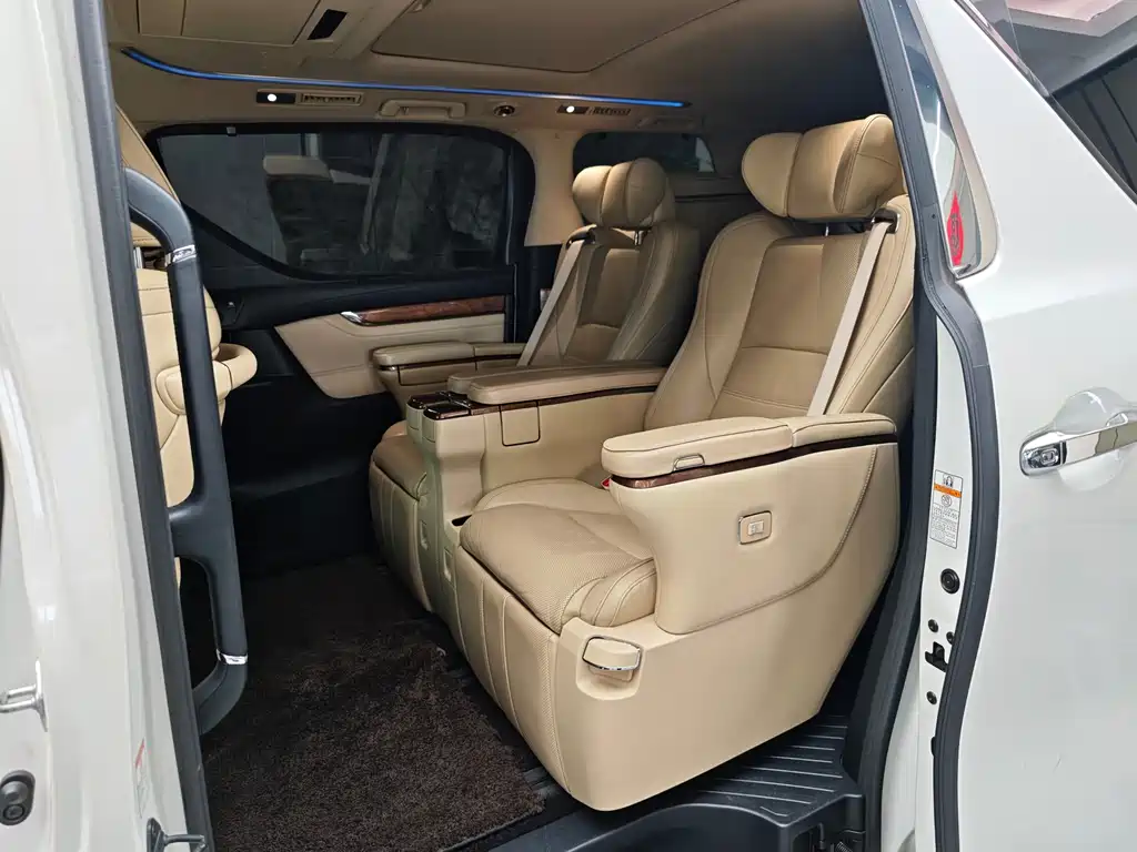 Toyota Alphard 2018 3.5L Luxury