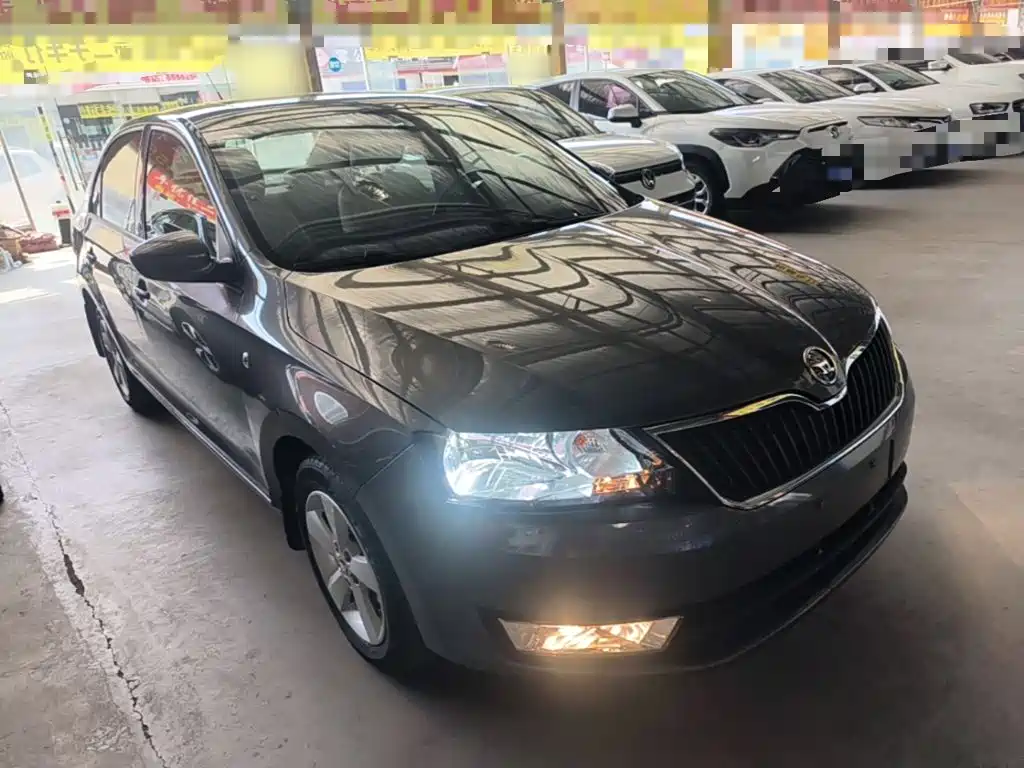 Skoda Rapid — миниатюра 4