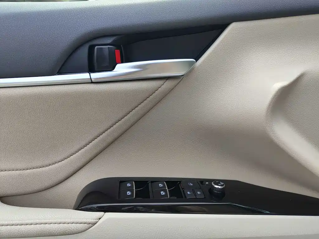 Toyota Camry — миниатюра 10