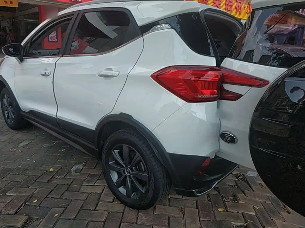 BYD Yuan EV — миниатюра 5