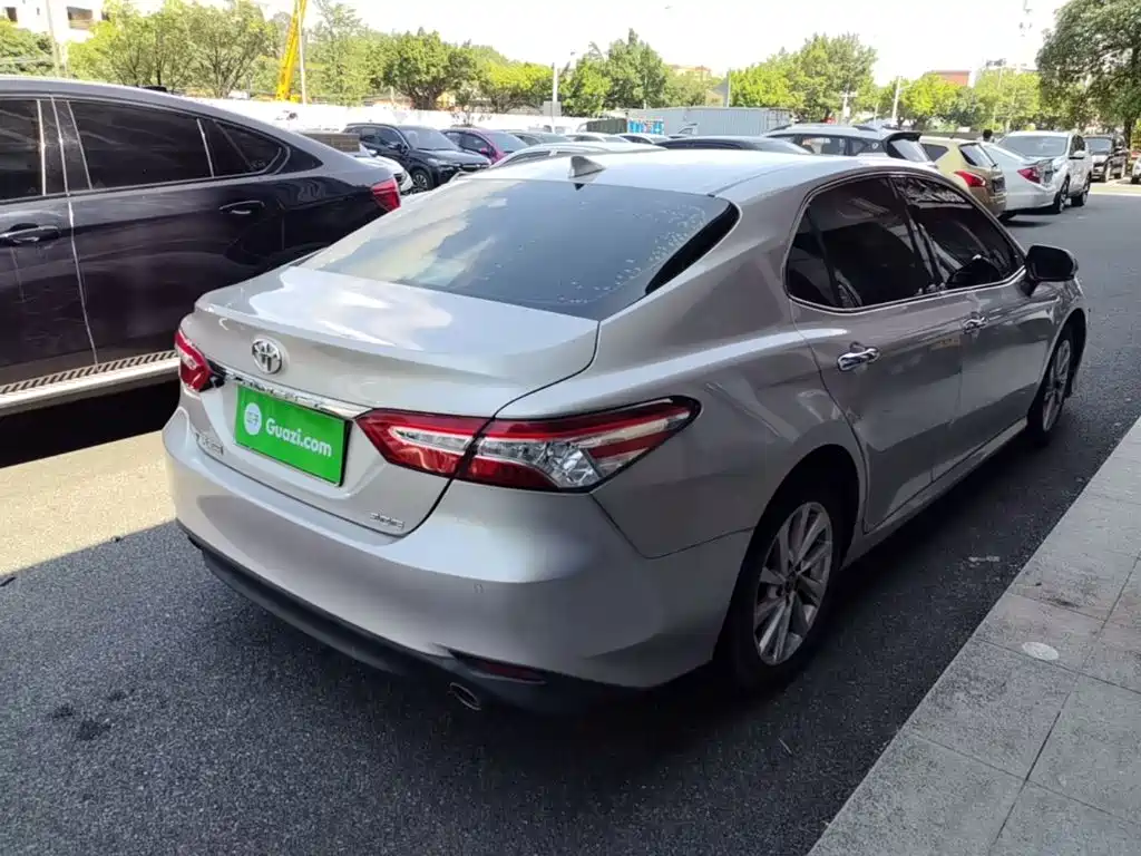 Toyota Camry — миниатюра 7