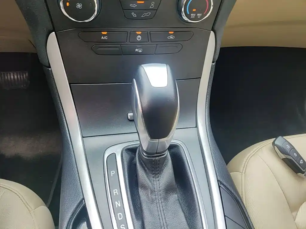 Ford Edge — миниатюра 14