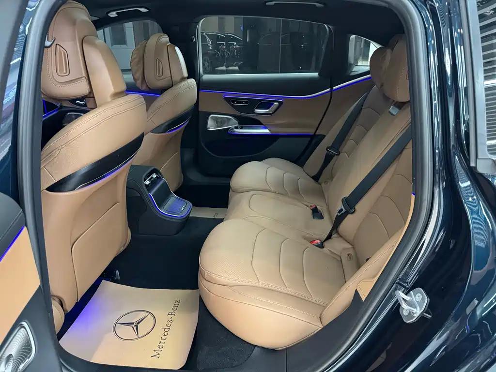 Mercedes-Benz E-Class — миниатюра 13