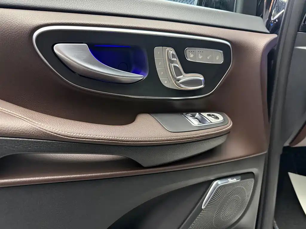 MERCEDES-BENZ V CLASS