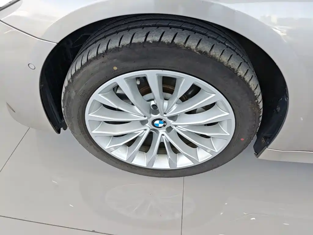 BMW 5 Series — миниатюра 23