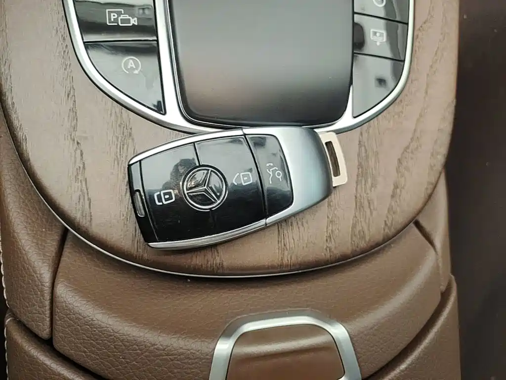 Mercedes-Benz E-Class — миниатюра 9