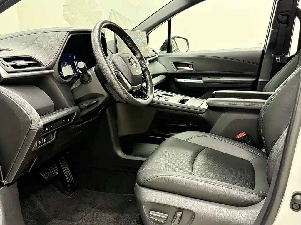 Toyota Sienna — миниатюра 4