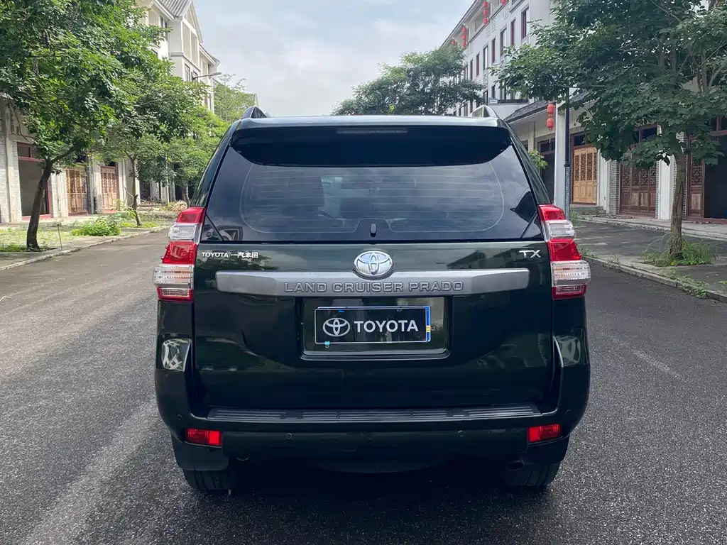 Toyota Land Cruiser Prado 2016 2.7L AT Standard