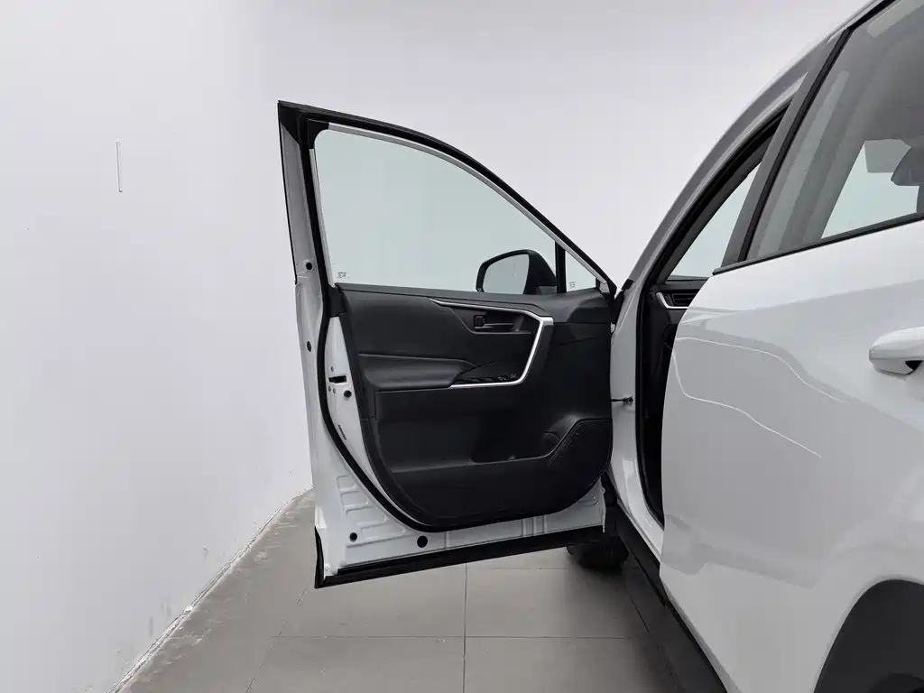 Toyota RAV4 — миниатюра 8