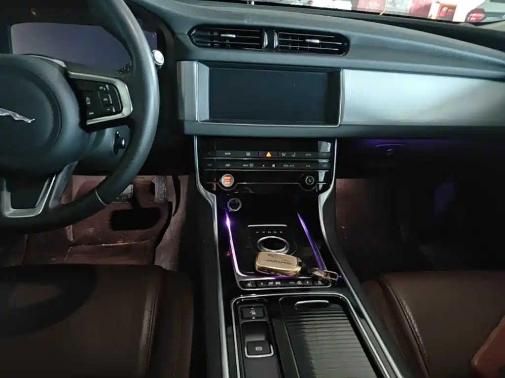 Jaguar XFL — миниатюра 14