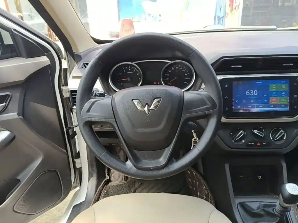 Wuling Hongguang — миниатюра 11