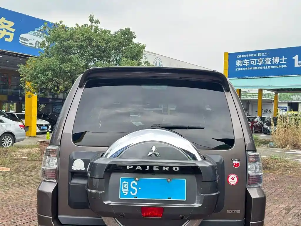 Mitsubishi Pajero (Import) — миниатюра 8