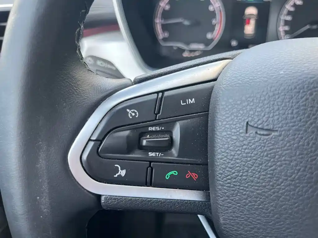 Geely Binyue — миниатюра 13
