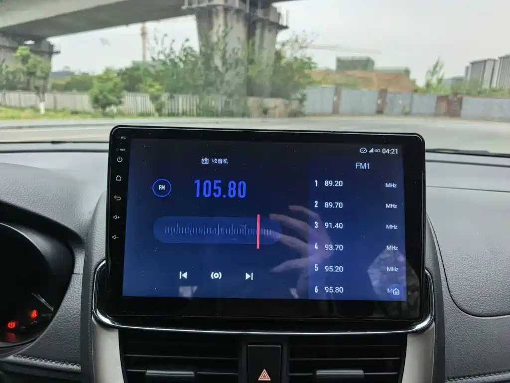 Toyota Yaris L — миниатюра 10