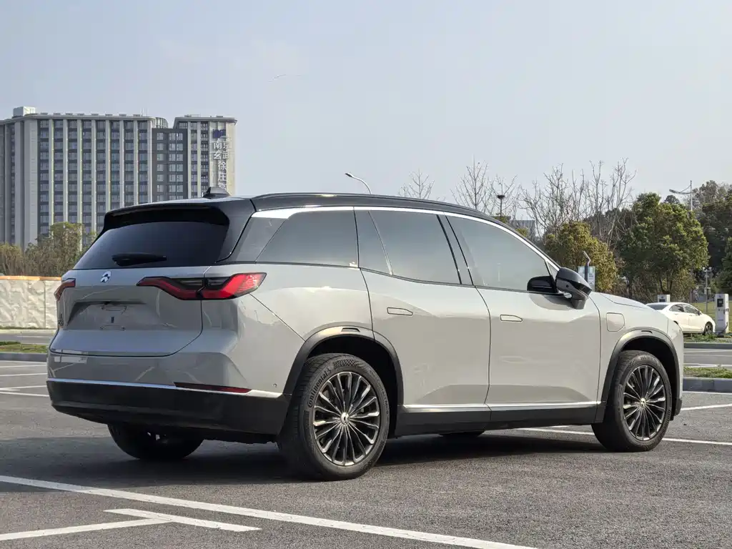 NIO ES8 2022 100kWh мест