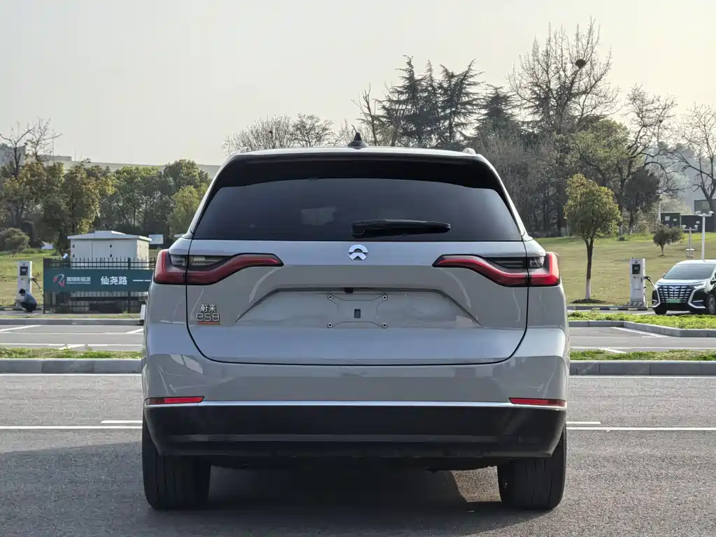 NIO ES8 2022 100kWh мест