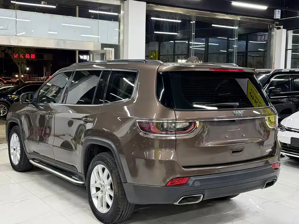 Jeep Commander — миниатюра 6