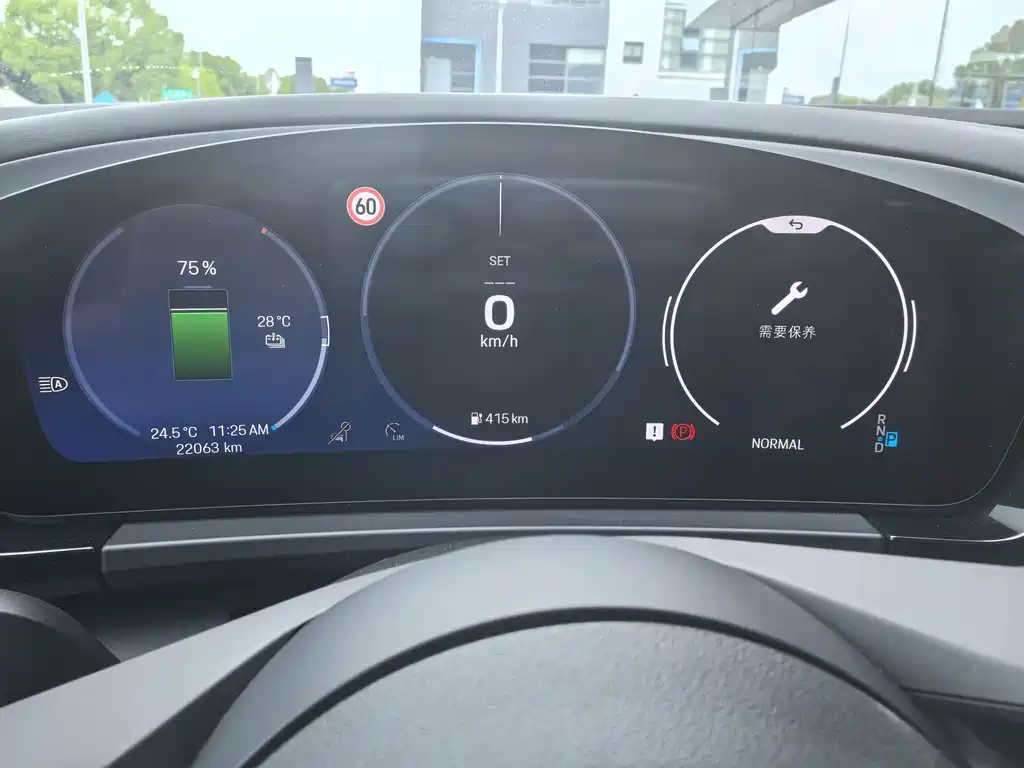 Porsche Macan EV — миниатюра 5