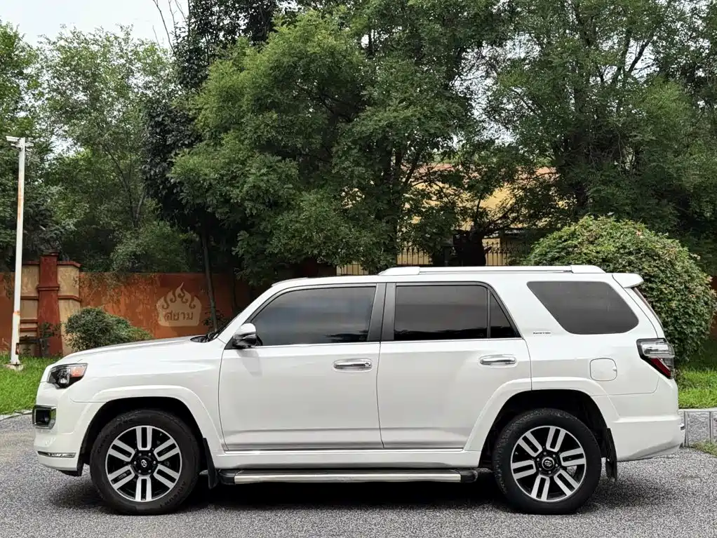 Toyota 4Runner 2021 4.0L AT