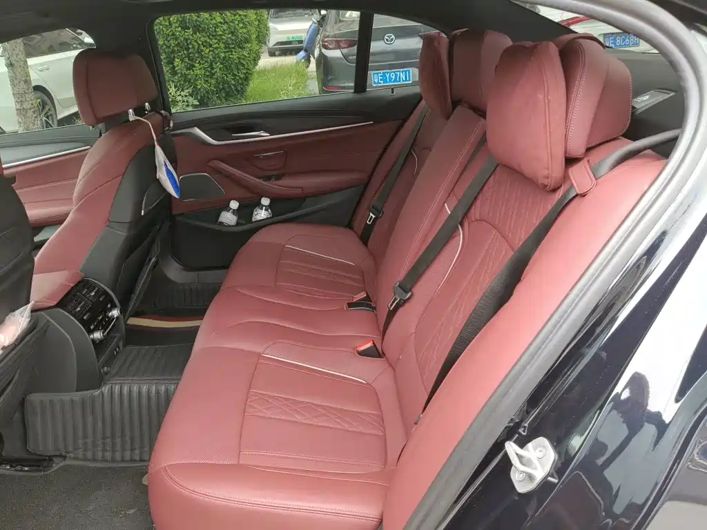 BMW 5 Series — миниатюра 15