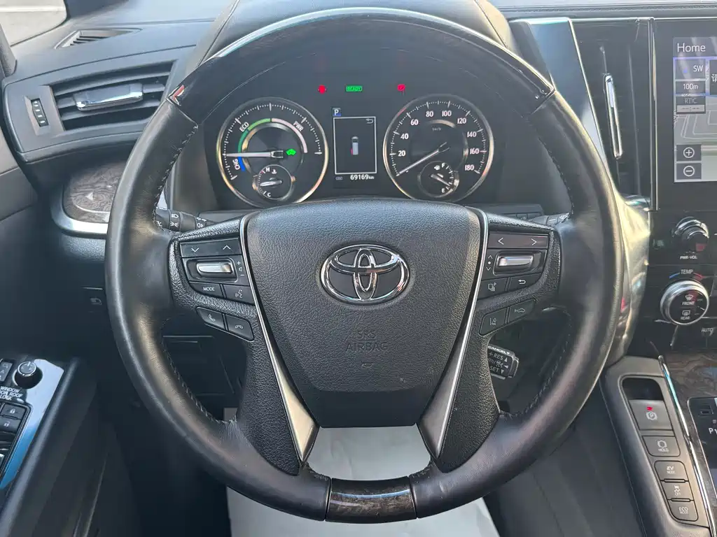 Toyota Alphard — миниатюра 15