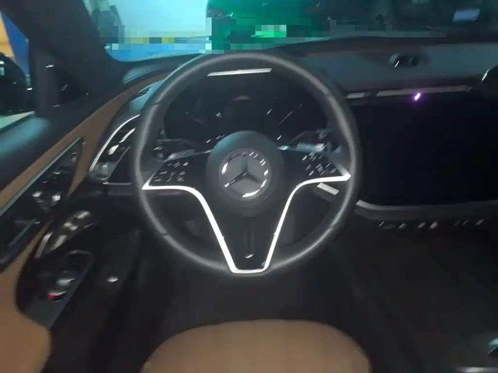 Mercedes-Benz E-Class — миниатюра 3